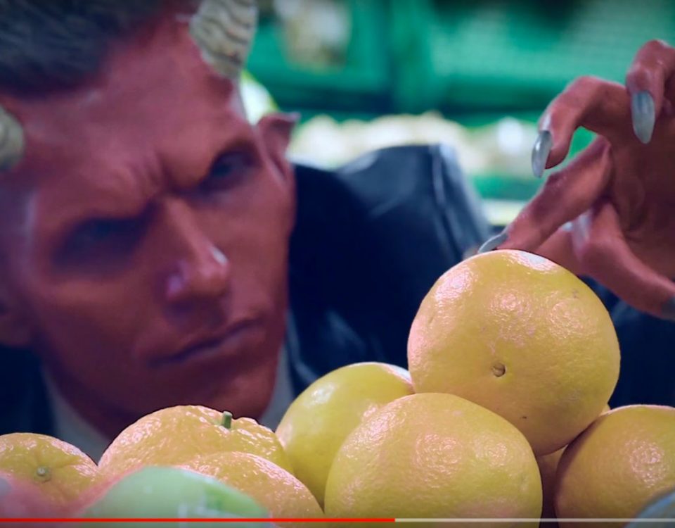 Oxfam-giusto-prezzo-spot-diavolo-supemercato-2020