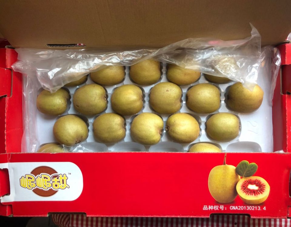 Kiwi-rosso-Cina-scatola-aperta-copy-Fm