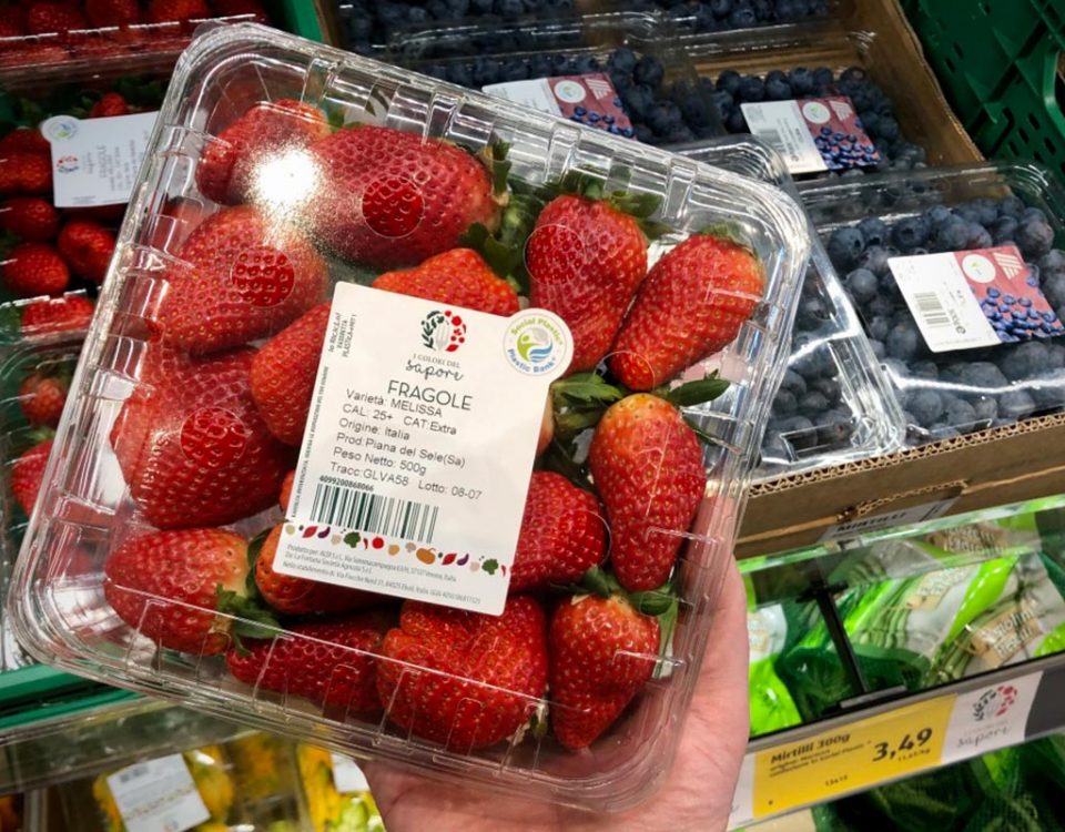 Aldi-fragole-Social-Plastic-2021-Fm