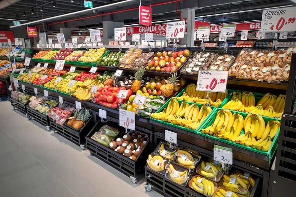 Pam-Viareggio-reparto-ortofrutta-banane