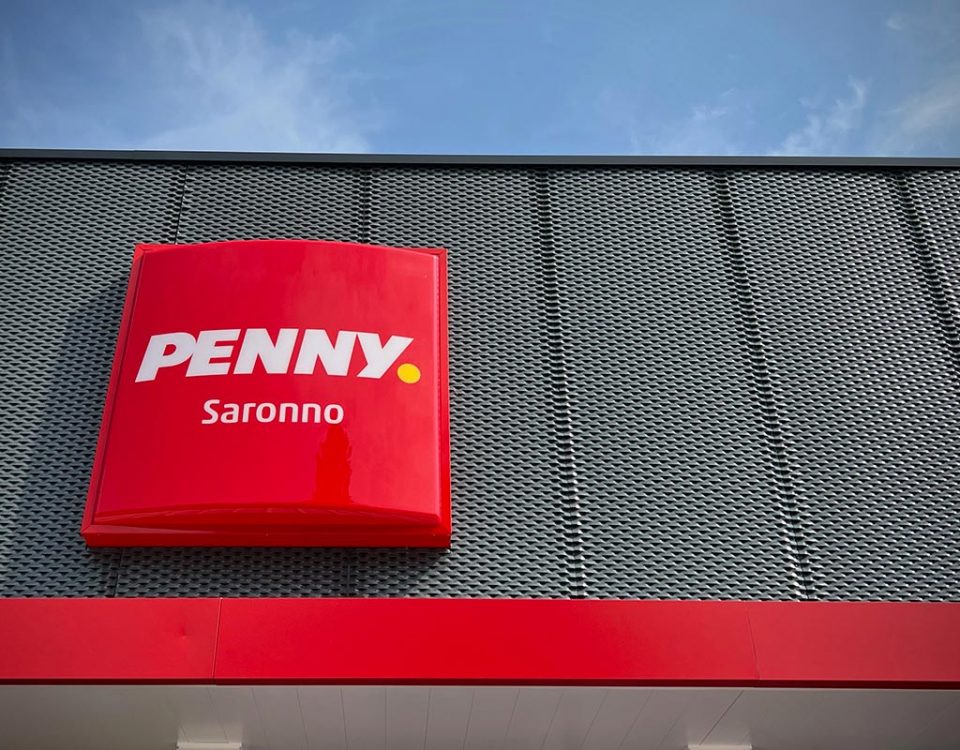 Penny-Saronno-insegna