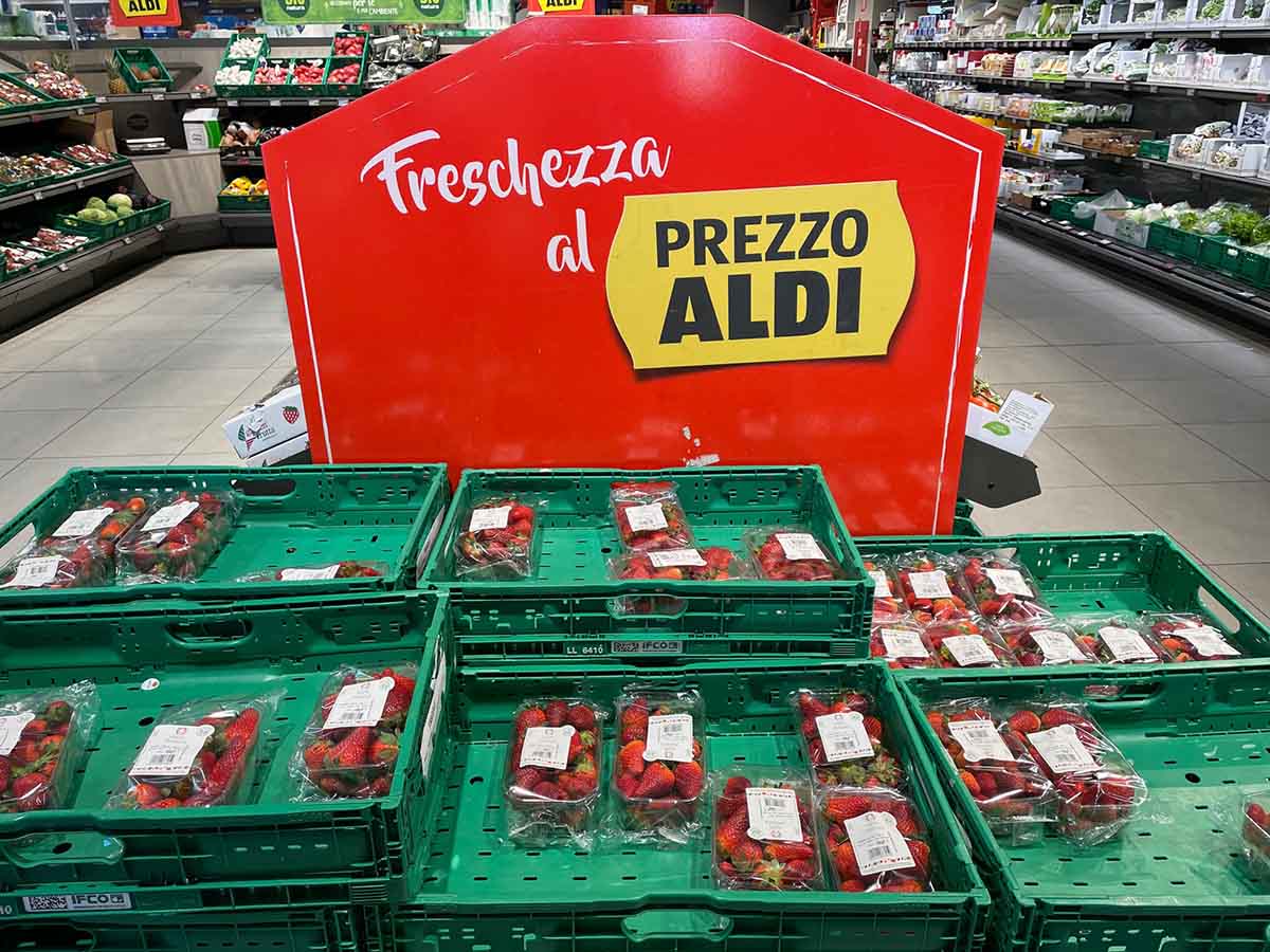 volantini Pasqua fragole Aldi Bologna ©FM