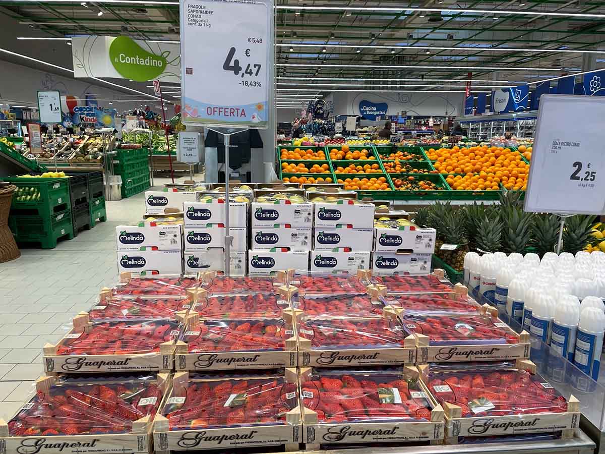 volantini Pasqua fragole Conad ©FM