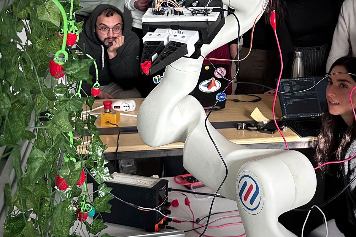 Robot-Politecnico-Bari-lamponi-premio-Giappone-2026
